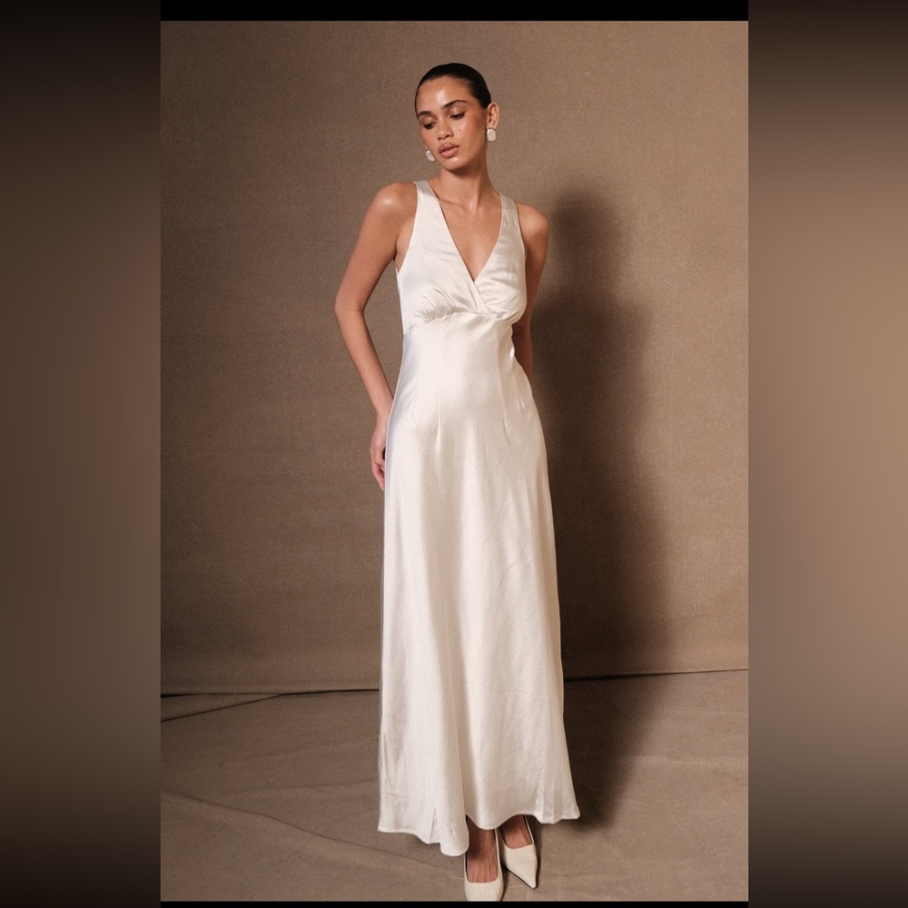 MESHKI MEGHAN SHORT SLEEVE SATIN MAXI DRESS